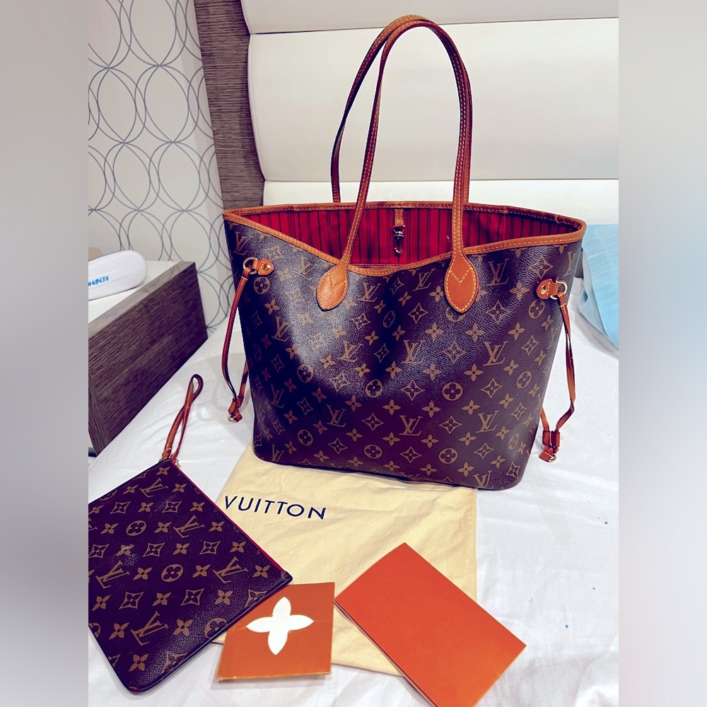 Louis Vuitton Neverfull MM and wristlet